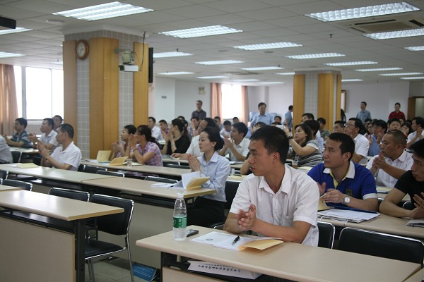 深圳市首期绿色物业管理培训班在进修学院莲花大厦东座20楼大教室正式开班