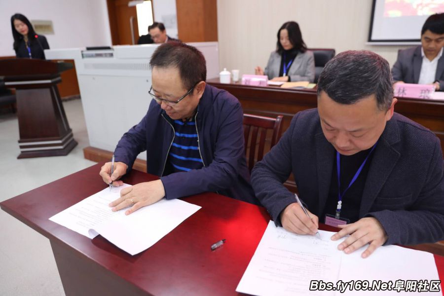陈智勇书记代表深圳学院与阜阳物协签订人才培养战略协议